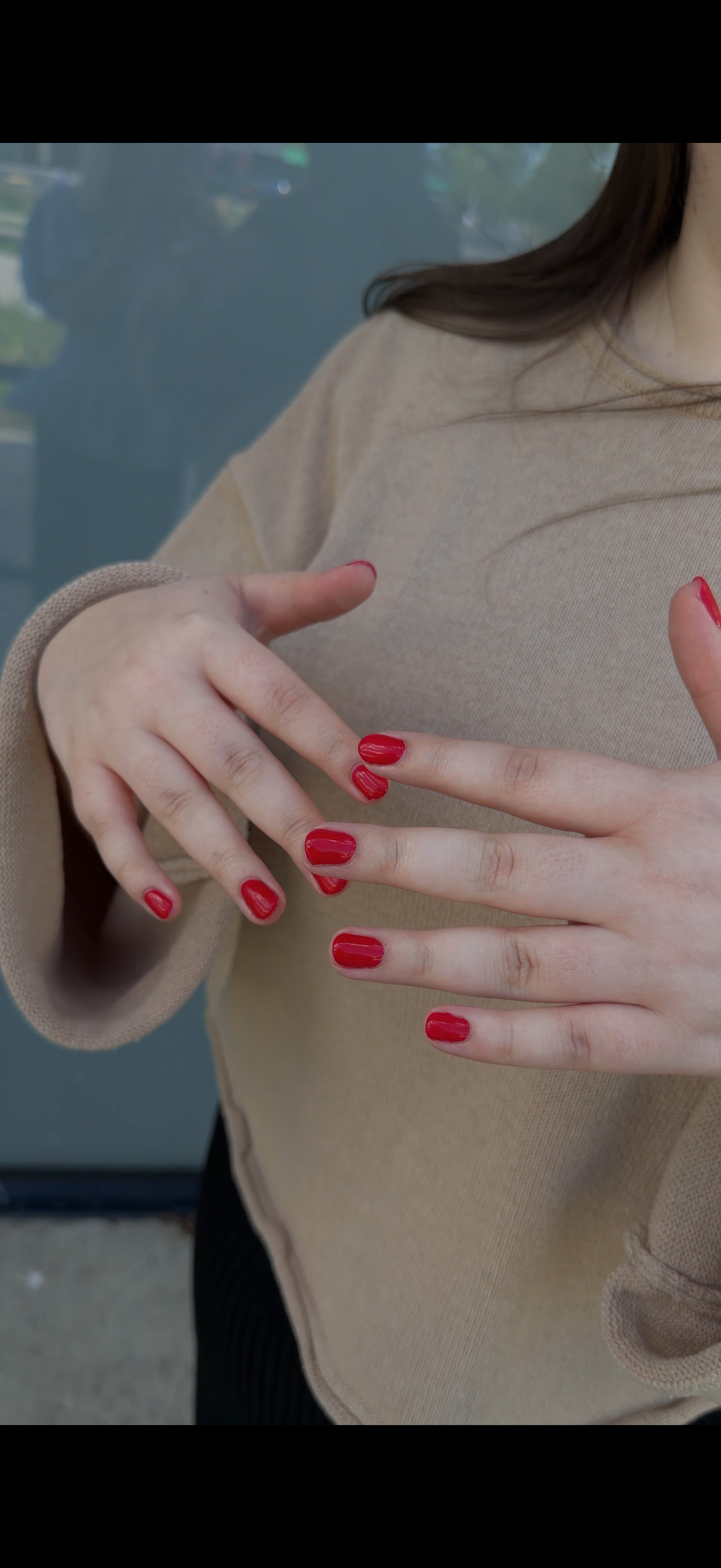 Classic red nails